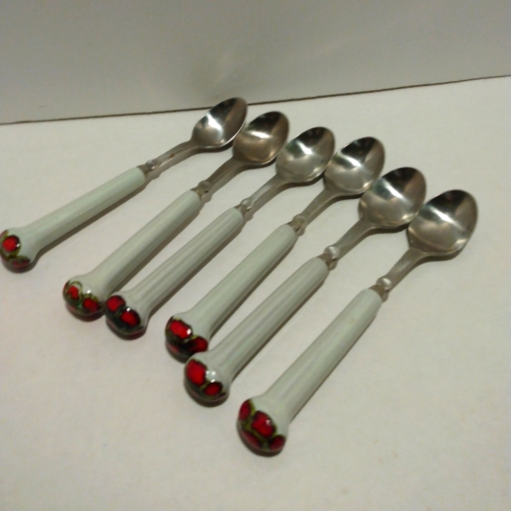 6 vintage Denby tea spoons.